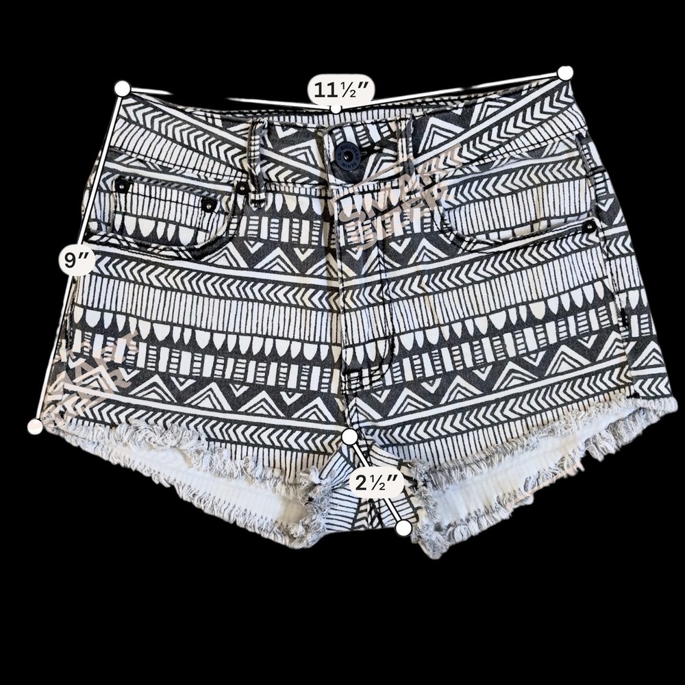 Bullhead Denim Co Womens High Rise‎ Tribal Print Cut Off Shorts Black White Sz 3